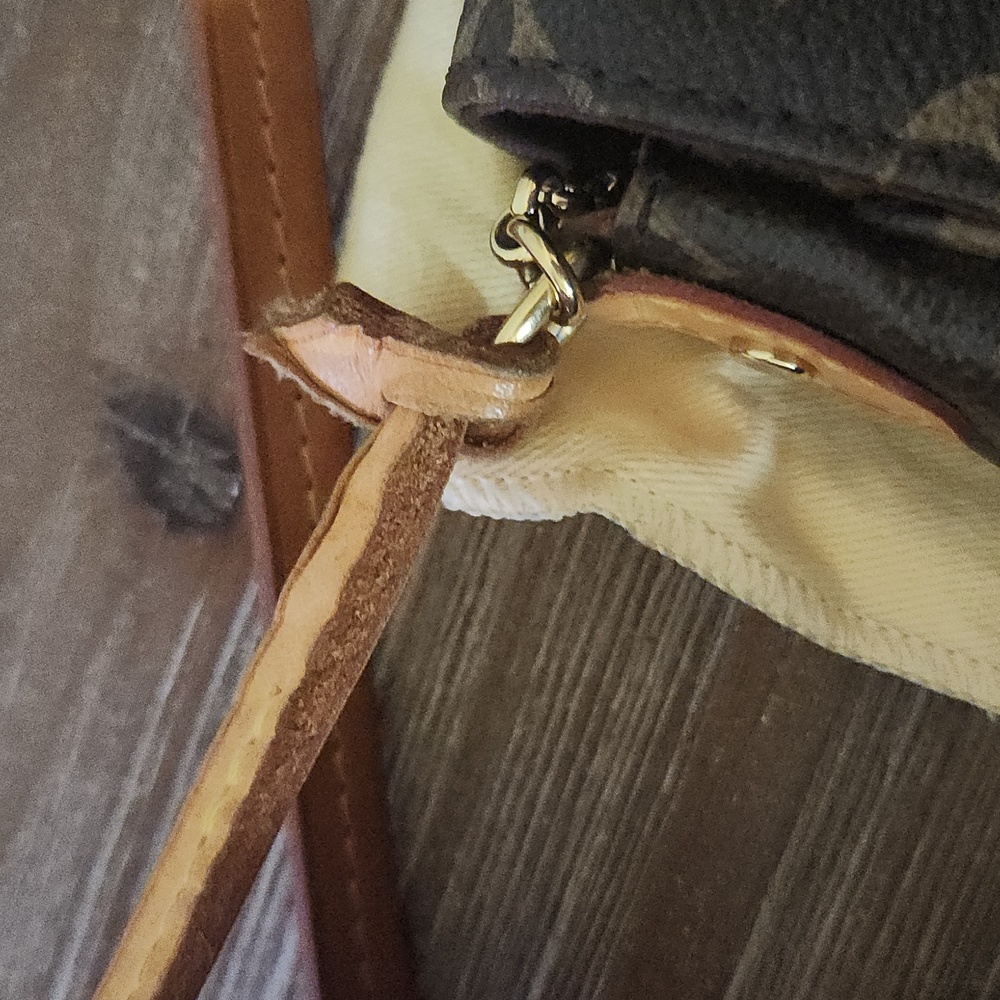 Louis Vuitton Monogram Favorite MM - Picture 5 of 13